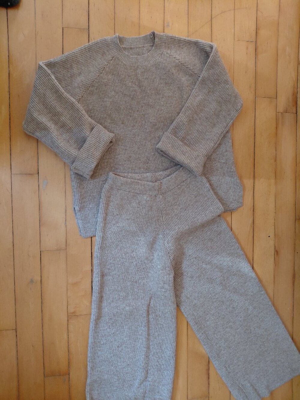 Lounging kit (sweater and large pants) Small
